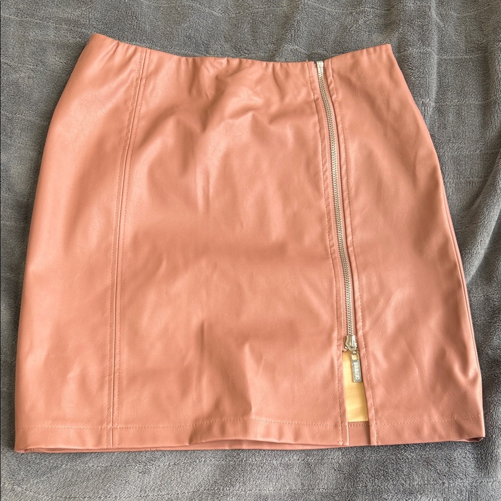 Guess Mini Skirt in Soft Pink with Zipper Detail
